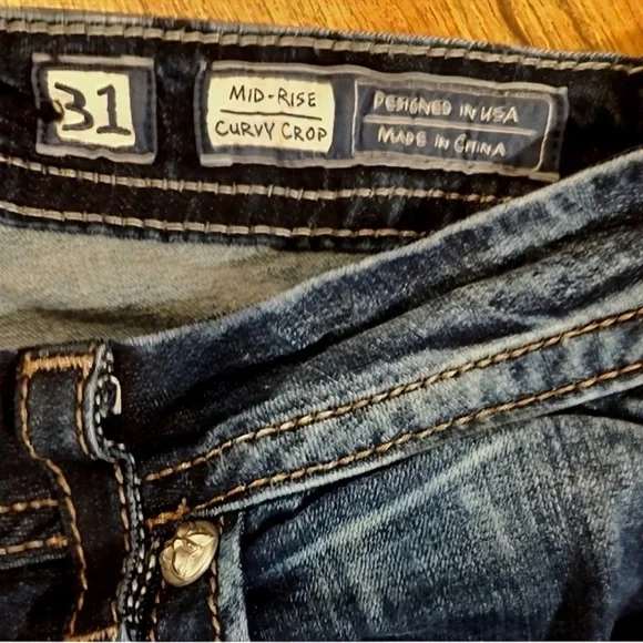 Gorgeous Miss Me Midrise Curvy Crop Jeans With 26” Inseam - Picture 7 of 9